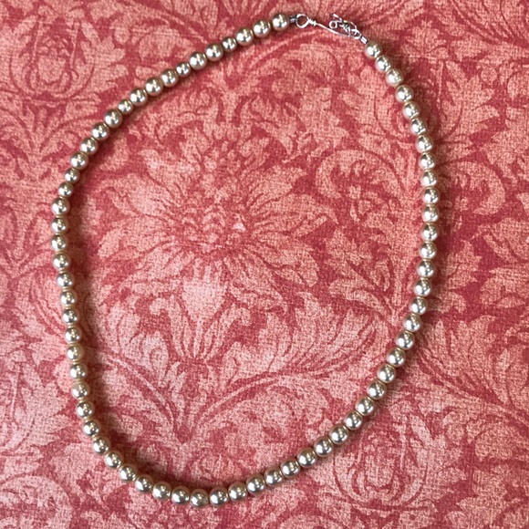 Pearl necklace & earrings set - Picture 3 of 3